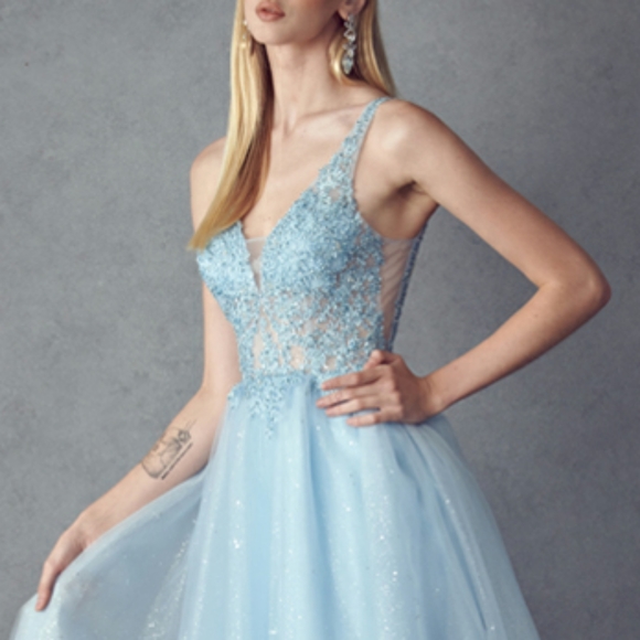 Formal dress - Picture 2 of 6